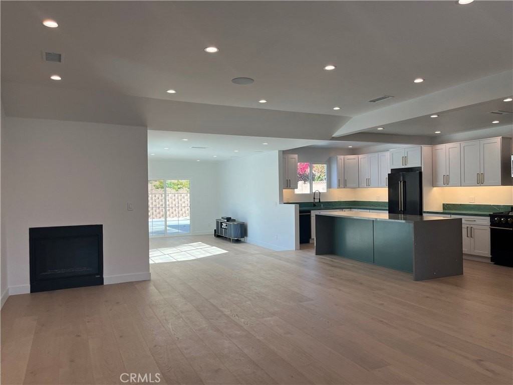 18371 Lahey St - Photo 7 of 32