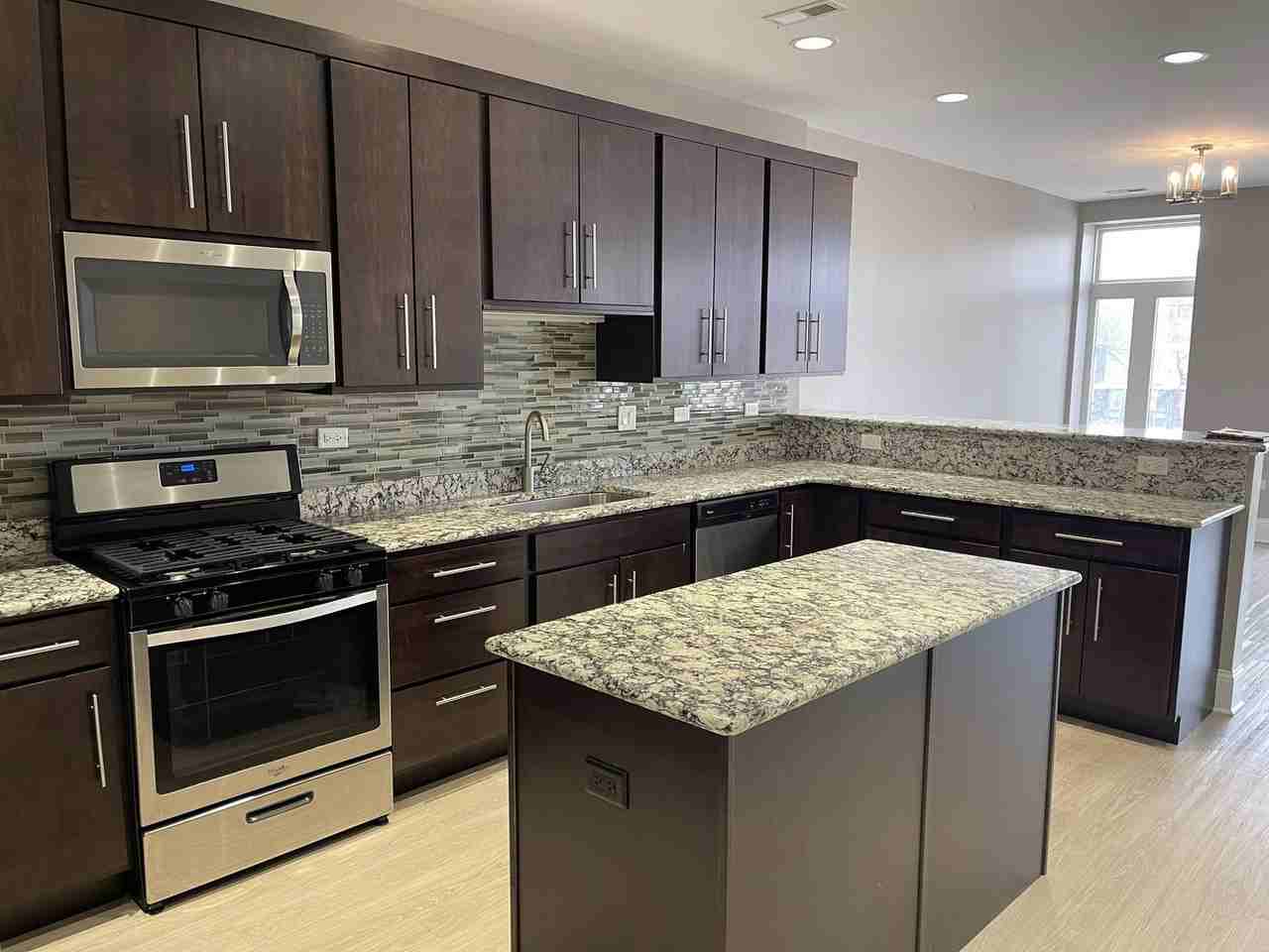 4853 N Western Ave #2 - Photo 4 of 8