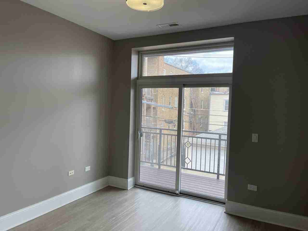 4853 N Western Ave #2 - Photo 7 of 8