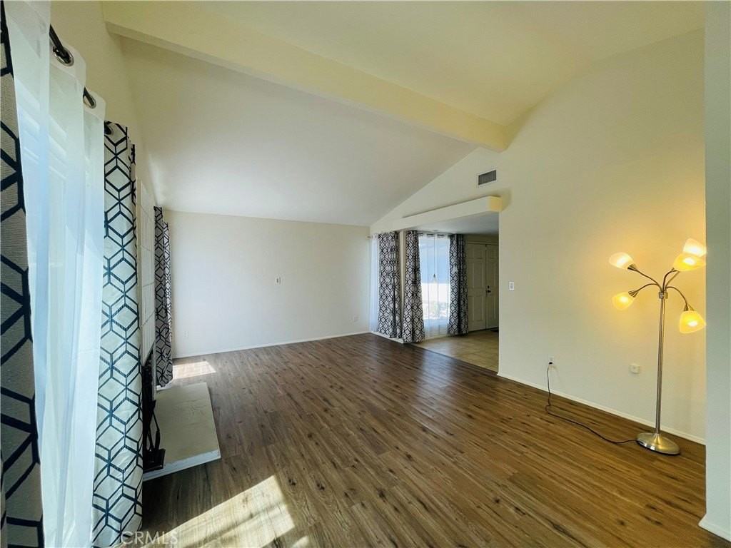 9722 Geyser Ave - Photo 6 of 27