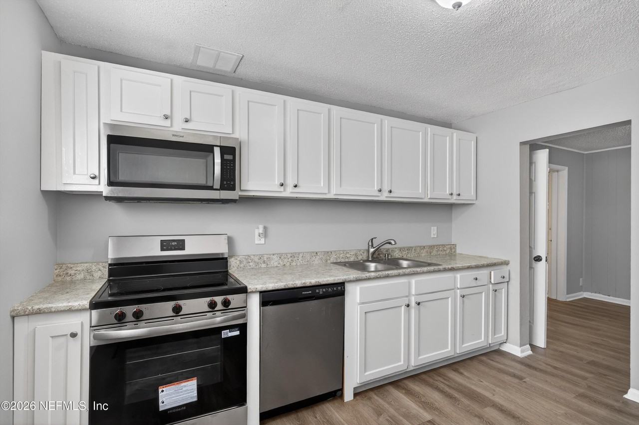 6955 Miss Muffet Ln S - Photo 3 of 45