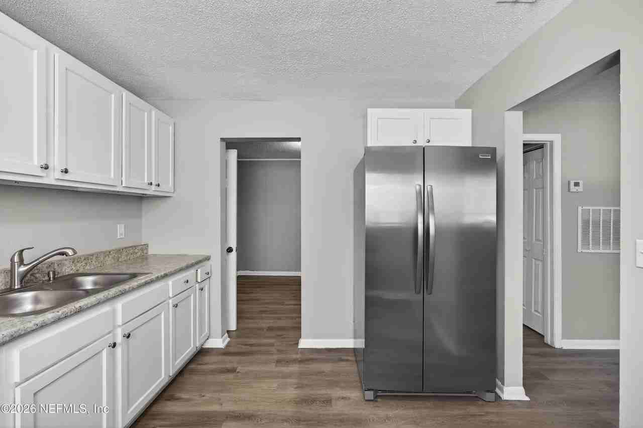 6955 Miss Muffet Ln S - Photo 4 of 45