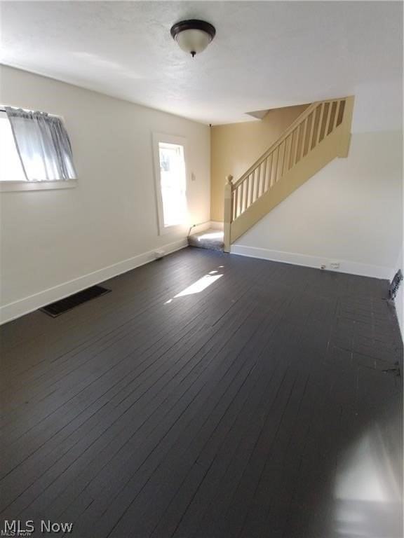 175 Charles Ave Ne - Photo 3 of 17