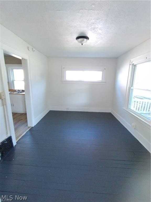 175 Charles Ave Ne - Photo 4 of 17