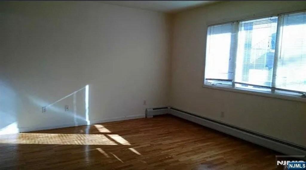 464 Grand Ave 1st Fl - Photo 4 of 8