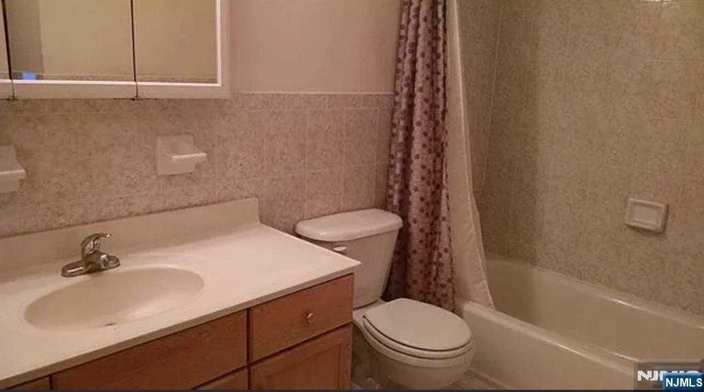 464 Grand Ave 1st Fl - Photo 5 of 8