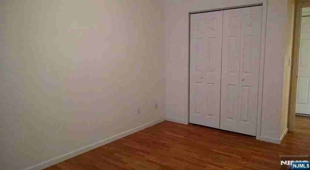 464 Grand Ave 1st Fl - Photo 6 of 8