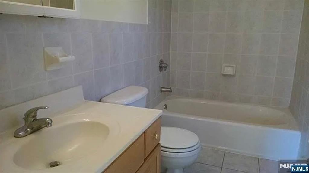 464 Grand Ave 1st Fl - Photo 7 of 8