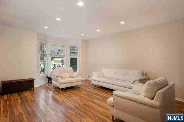 3 Heatherwood Ct - Photo 4 of 22