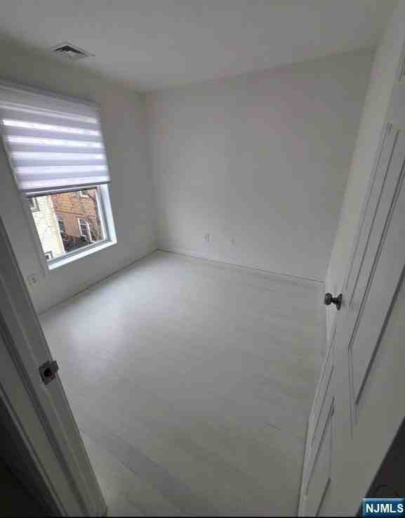 235 Keen St - Photo 6 of 11