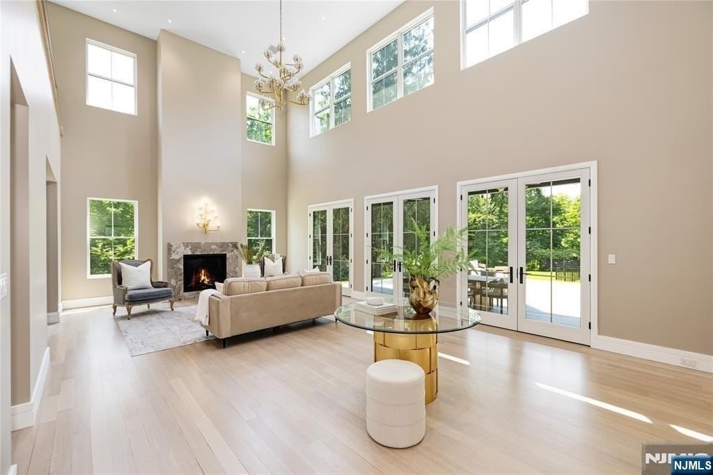 241 E Saddle River Rd - Photo 4 of 48