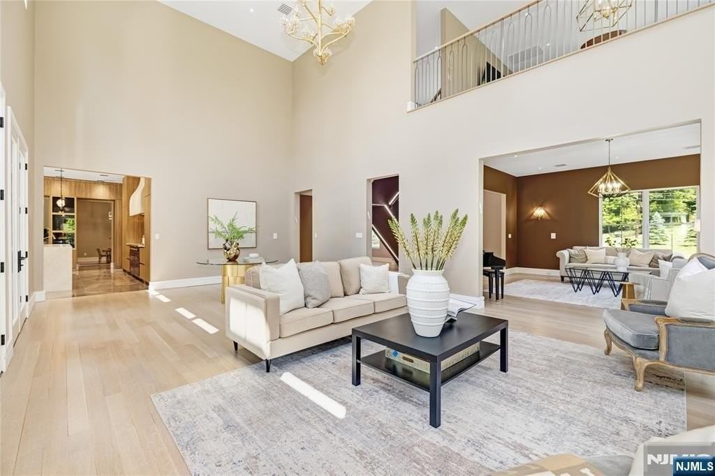 241 E Saddle River Rd - Photo 5 of 48