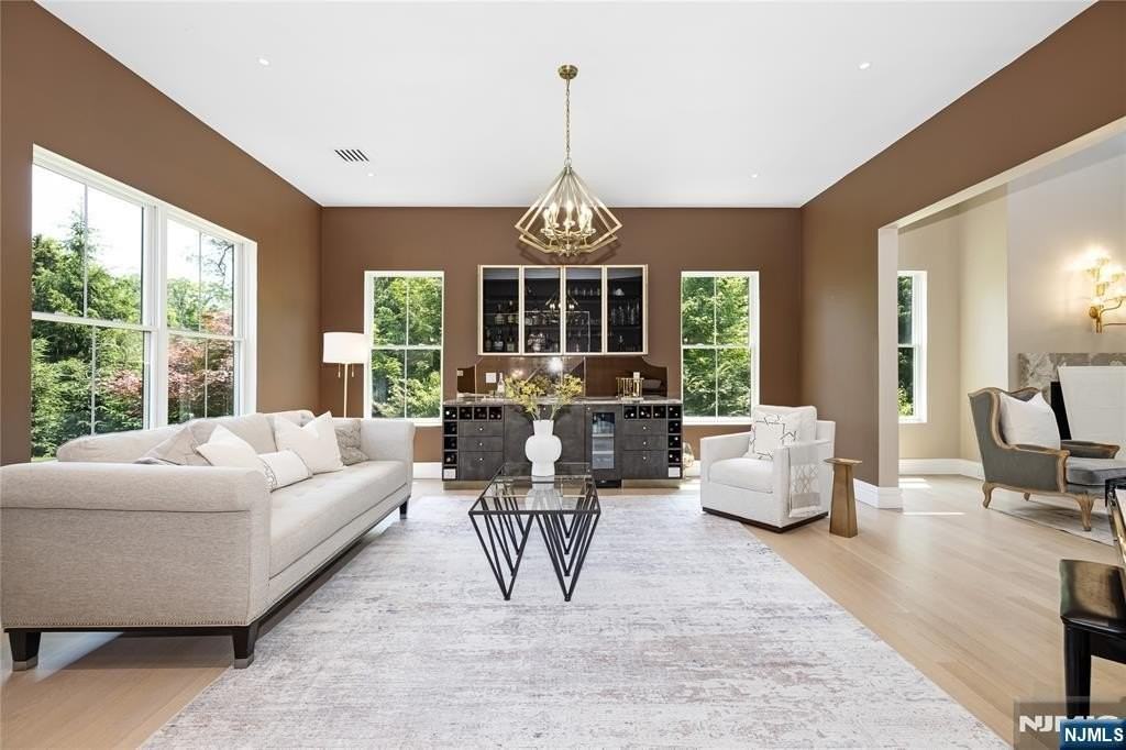 241 E Saddle River Rd - Photo 6 of 48