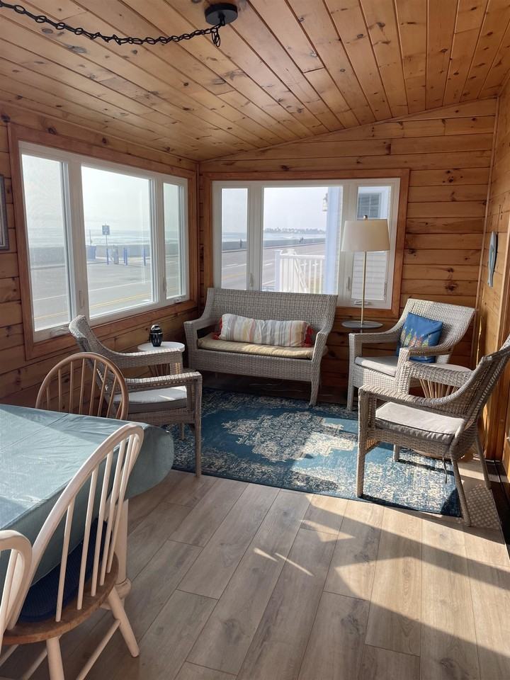 885 Ocean Blvd - Photo 4 of 13