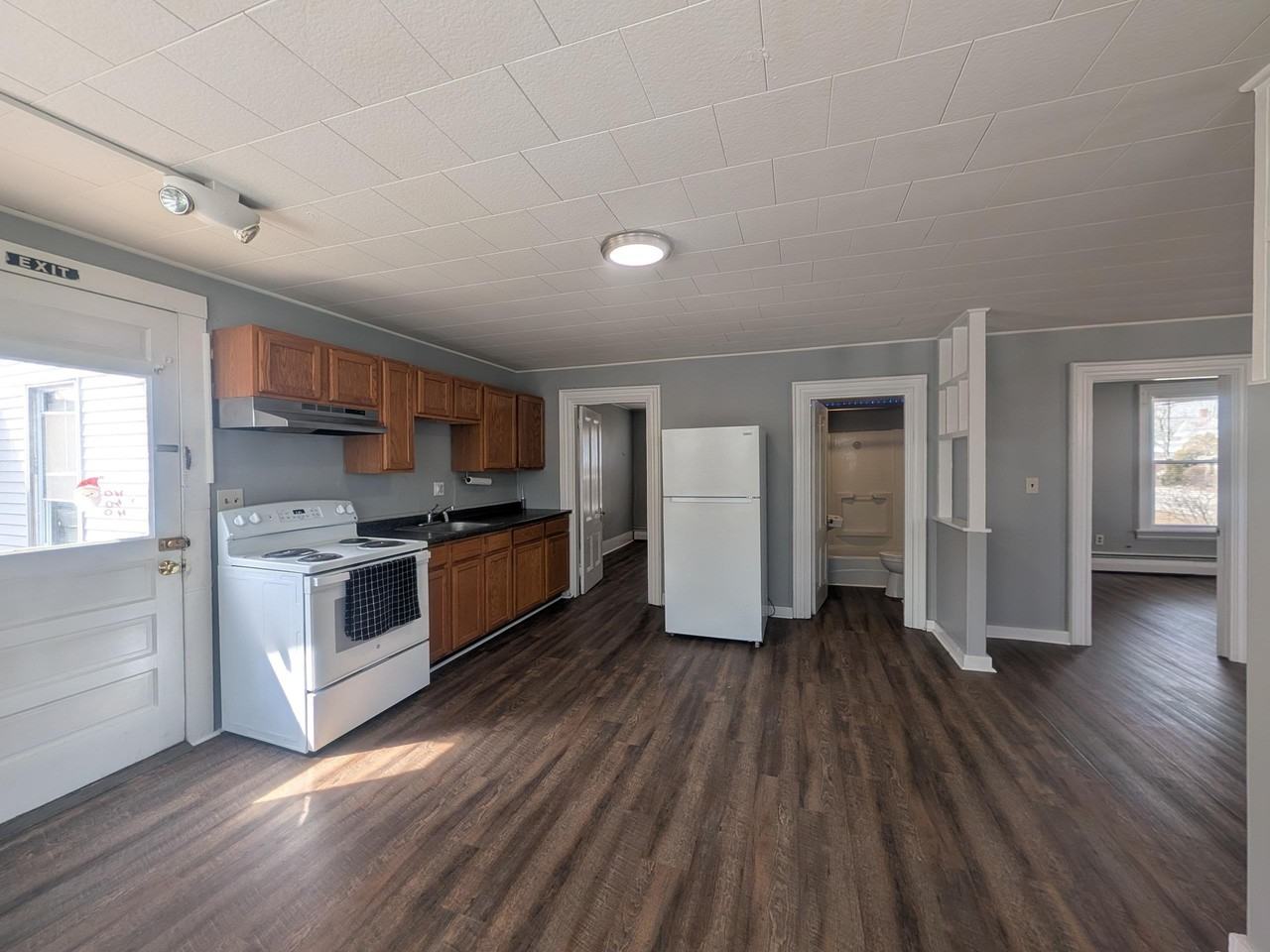 31 Chestnut St #A - Photo 3 of 8