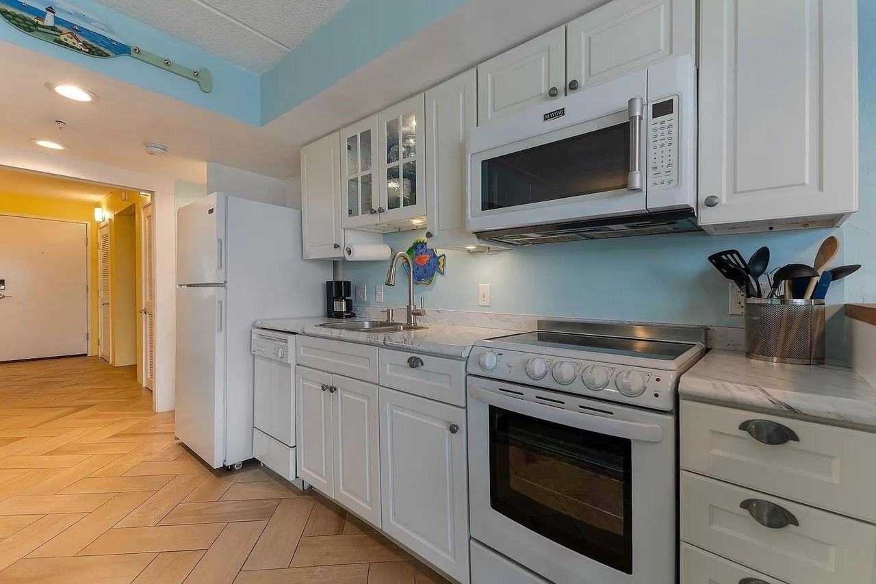 933 Ocean Blvd #106 - Photo 5 of 12