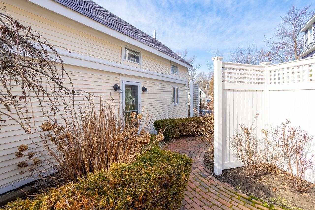 774 Middle St #4 - Photo 4 of 27