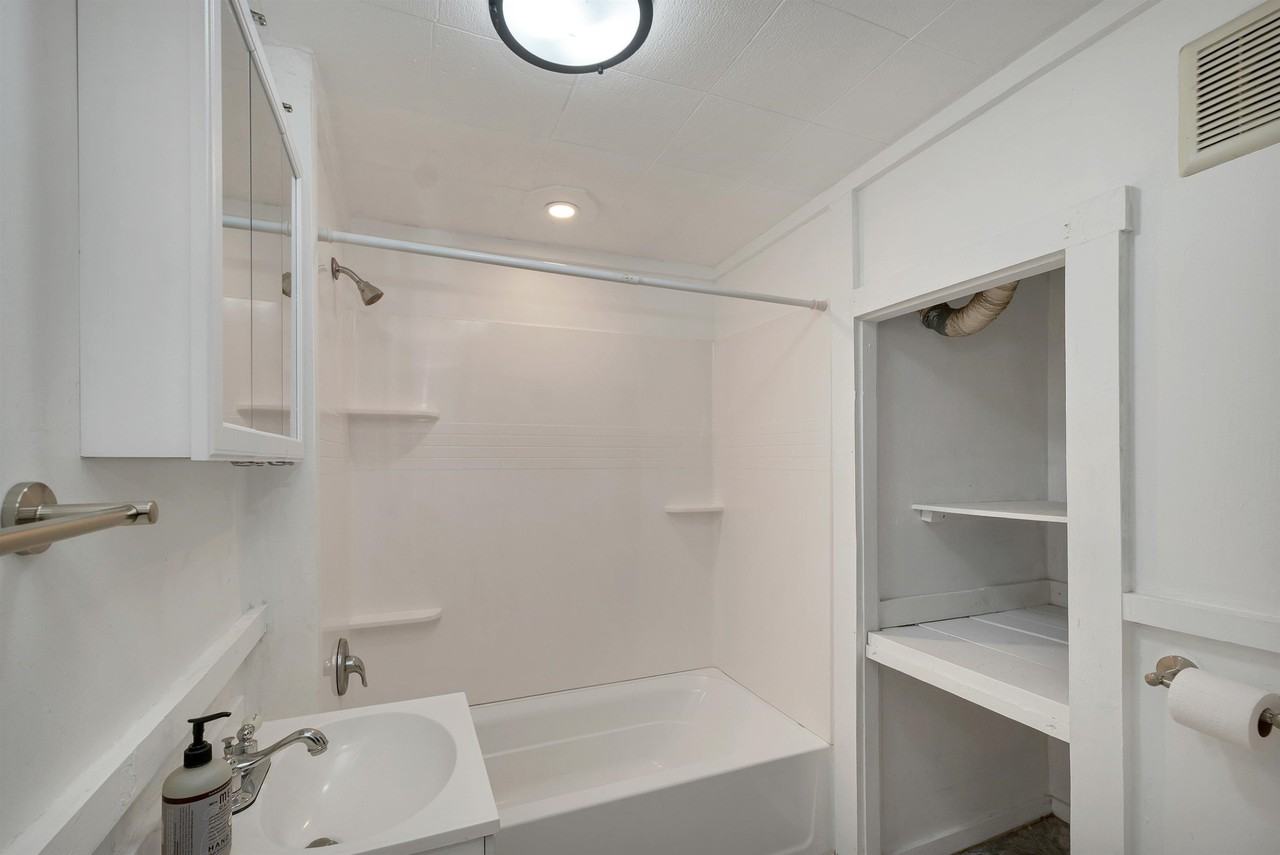 135 Franklin St #A - Photo 5 of 12