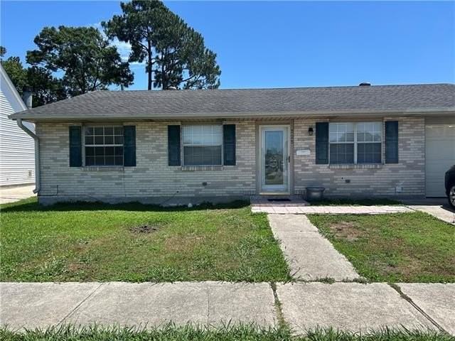 725 Oakwood Dr - Photo 2 of 36