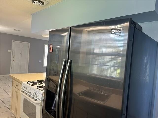 725 Oakwood Dr - Photo 4 of 36