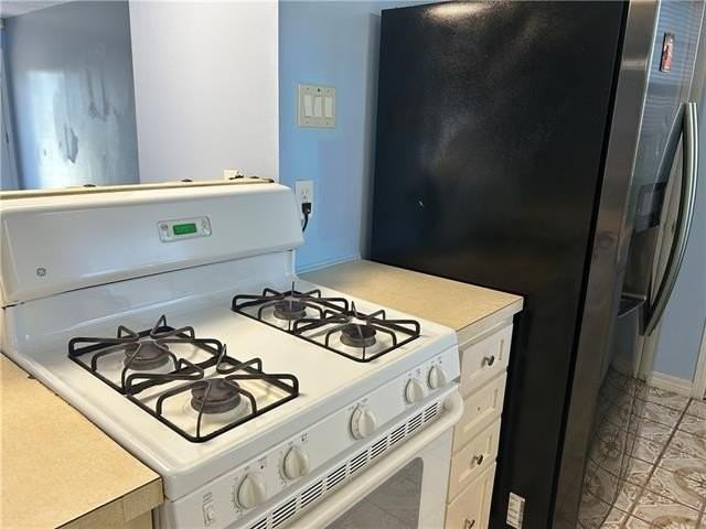 725 Oakwood Dr - Photo 5 of 36