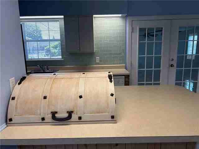 725 Oakwood Dr - Photo 6 of 36