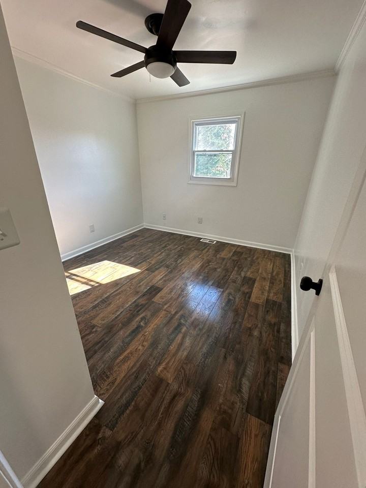 319 Devonwood Ct #1 - Photo 4 of 10