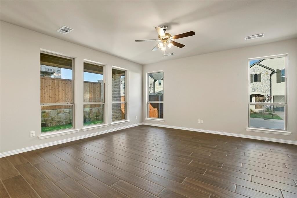 3921 Saint Ives Ln - Photo 3 of 25