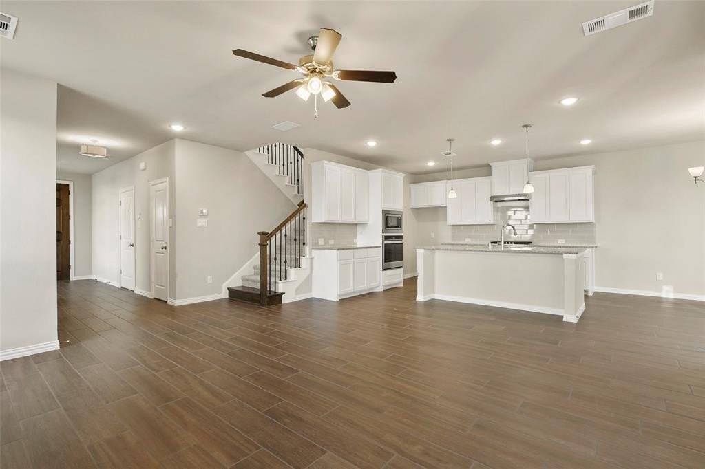 3921 Saint Ives Ln - Photo 4 of 25