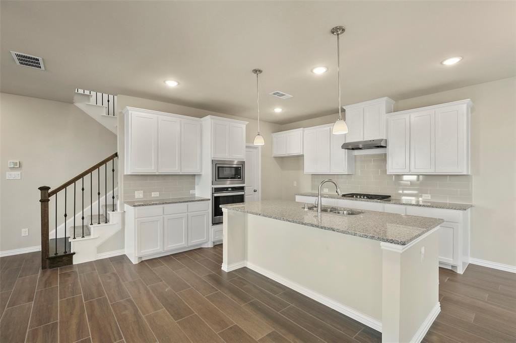 3921 Saint Ives Ln - Photo 6 of 25