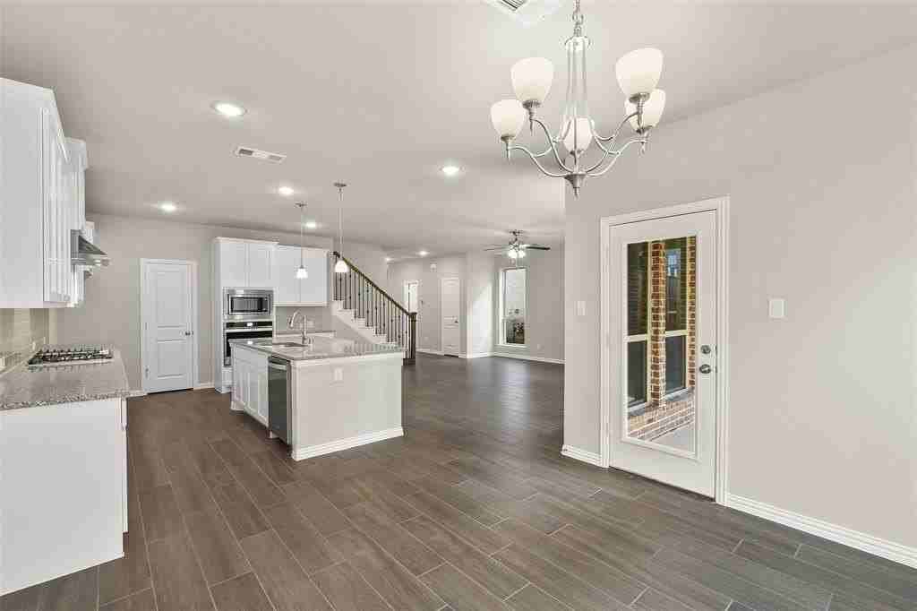 3917 Saint Ives Ln - Photo 7 of 25