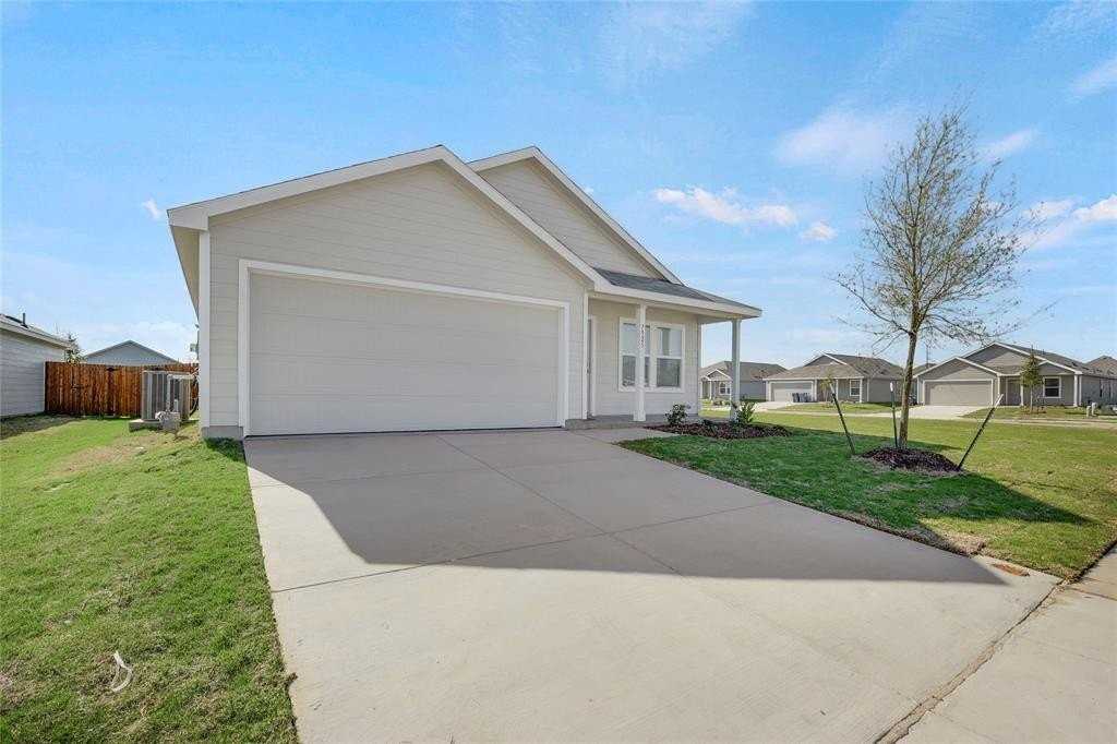 7925 Clements St - Photo 3 of 40