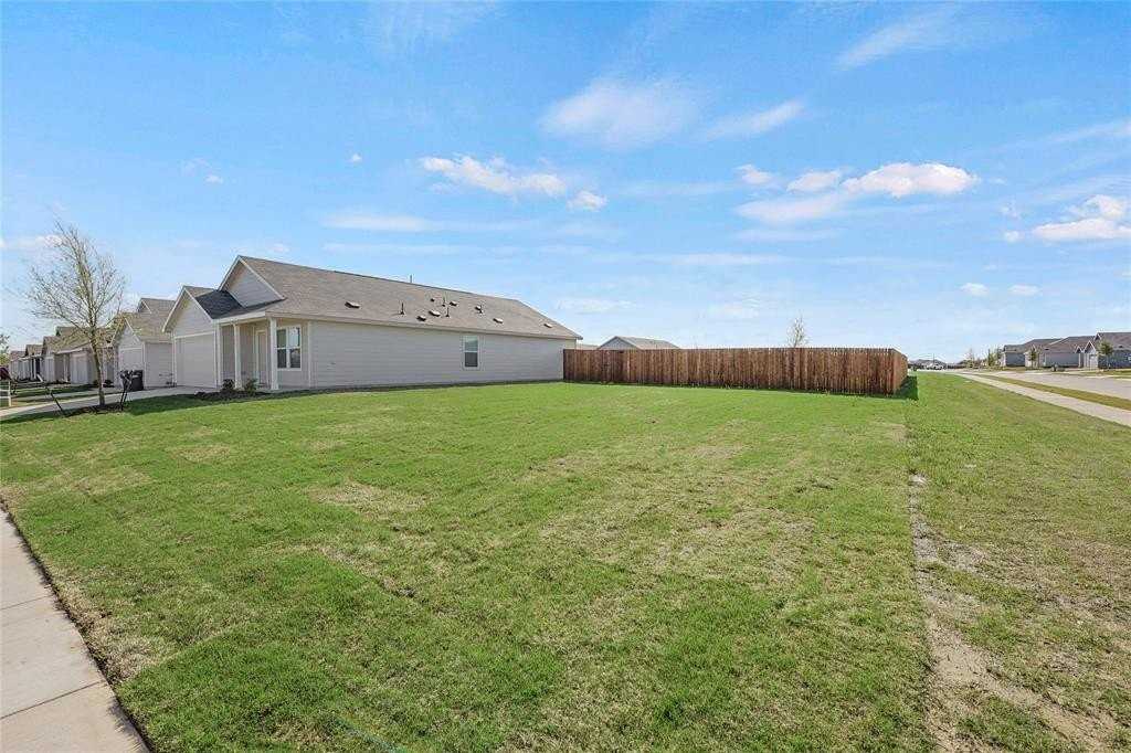 7925 Clements St - Photo 4 of 40