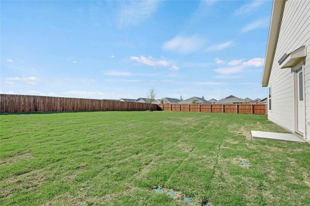 7925 Clements St - Photo 6 of 40