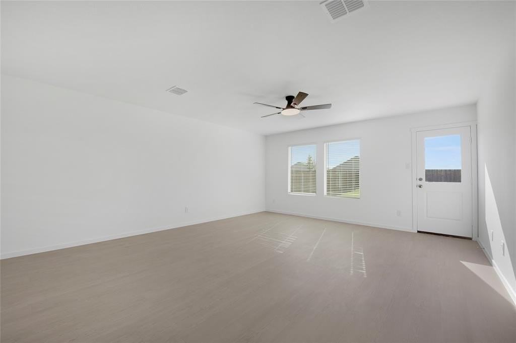 7925 Clements St - Photo 7 of 40