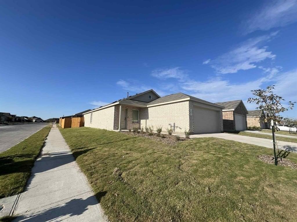 1201 Falcon Heights Dr - Photo 2 of 19