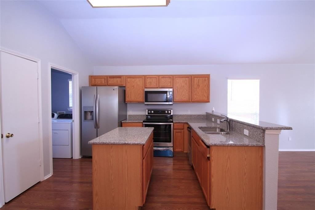 824 Dixon Ln - Photo 3 of 39