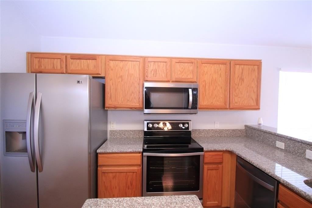 824 Dixon Ln - Photo 5 of 39