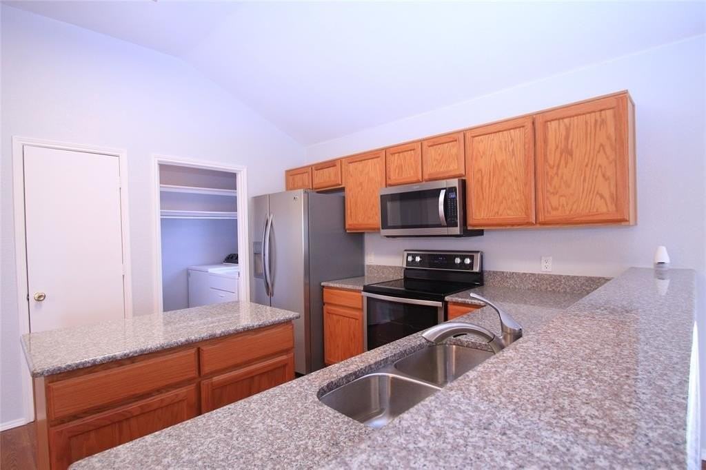 824 Dixon Ln - Photo 7 of 39