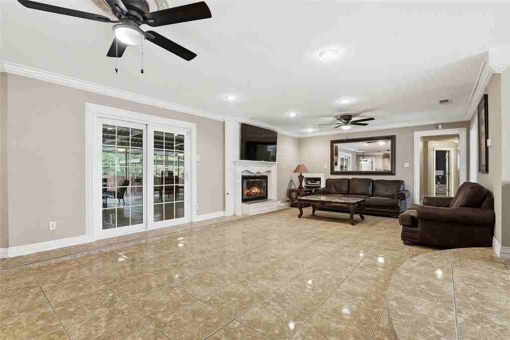 6545 Lyndon B Johnson Fwy - Photo 3 of 20