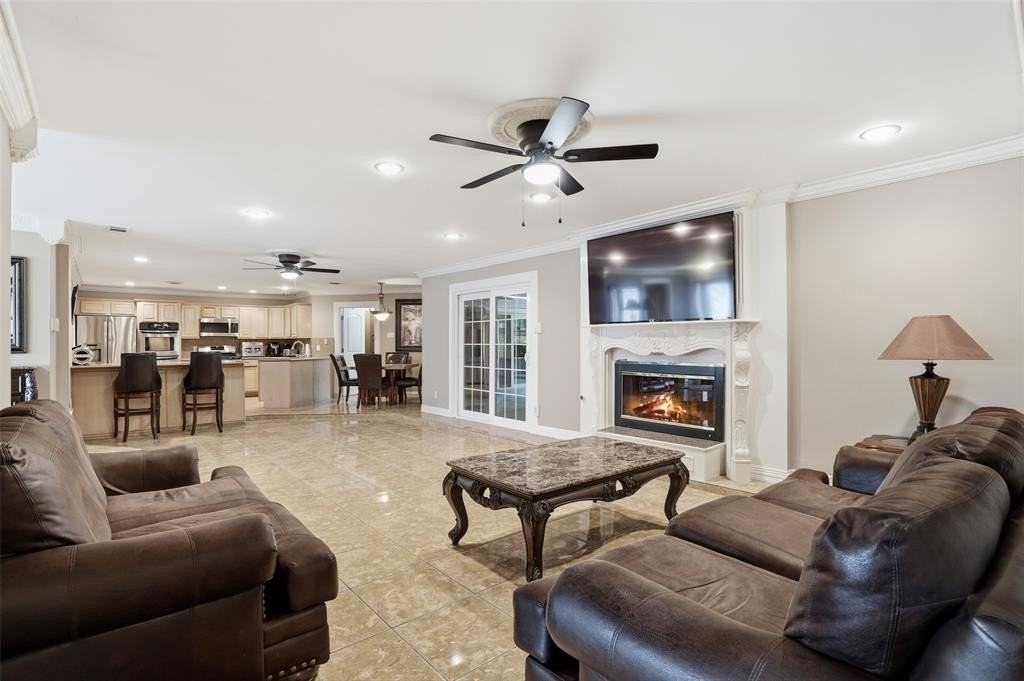 6545 Lyndon B Johnson Fwy - Photo 4 of 20