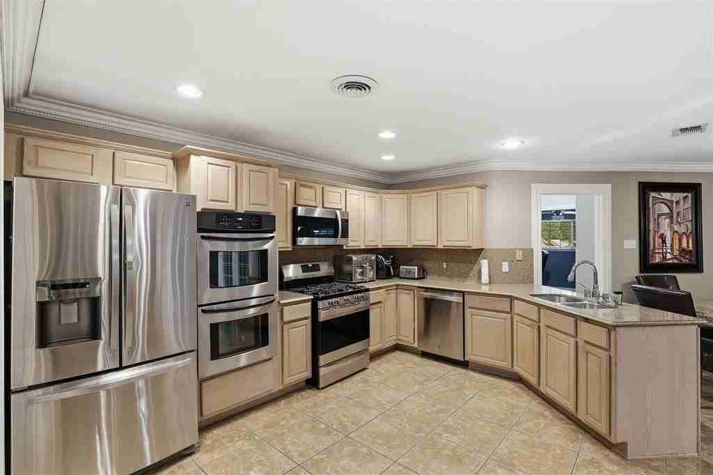 6545 Lyndon B Johnson Fwy - Photo 6 of 20