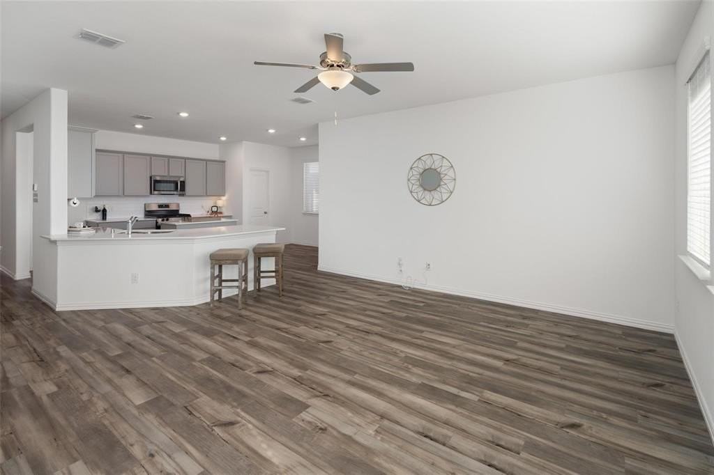 1405 Crescent View Dr - Photo 2 of 22