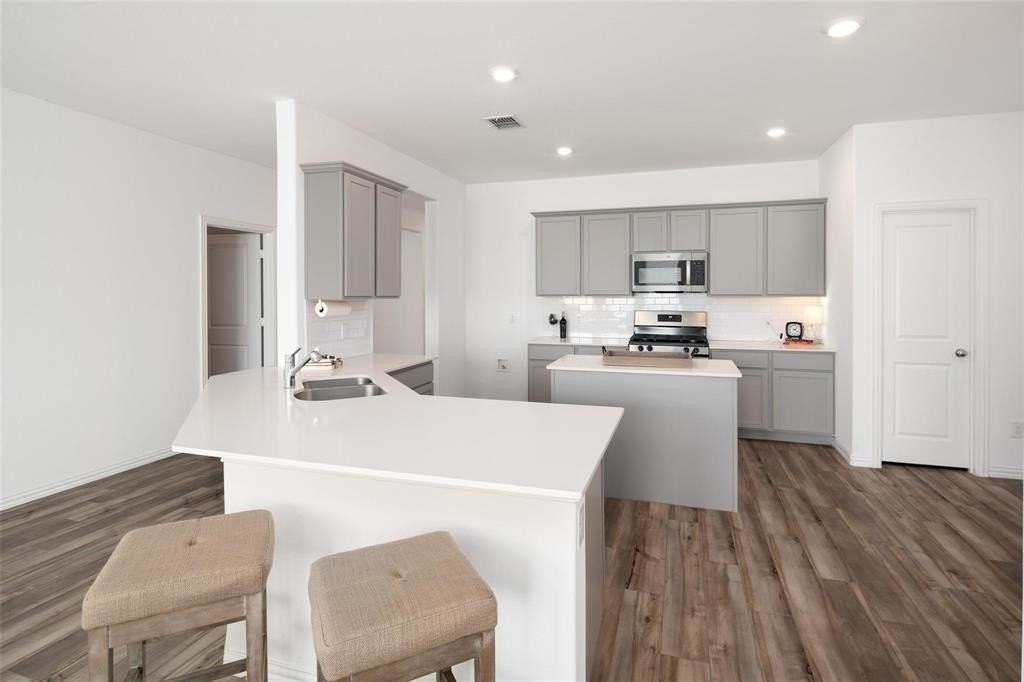 1405 Crescent View Dr - Photo 4 of 22