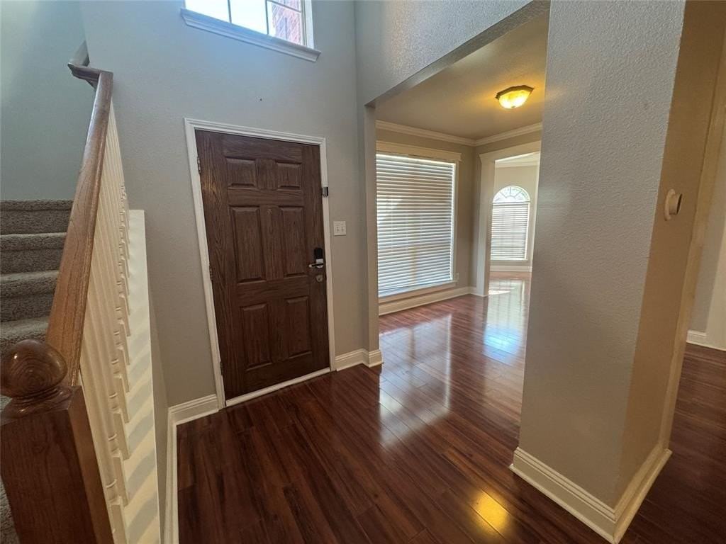 6227 Meadowcrest Ln - Photo 3 of 39