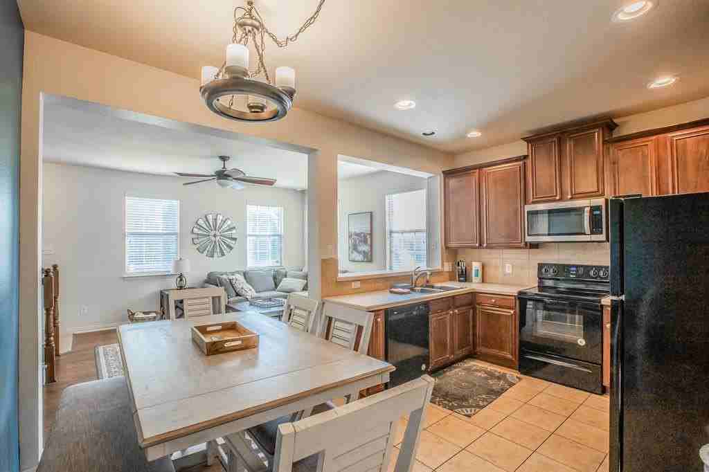 6801 Sandshell Blvd - Photo 6 of 28