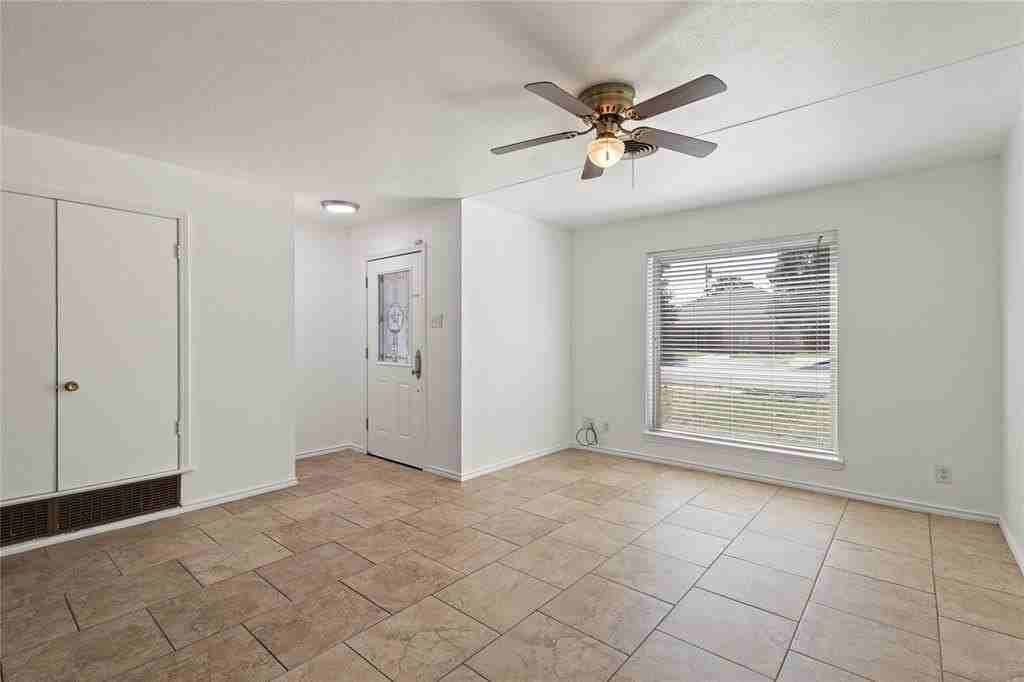 3209 N Calais St - Photo 3 of 23