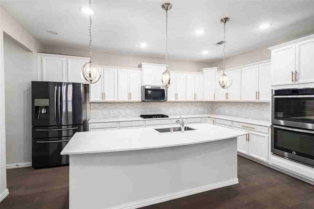 2401 Olivia Ln - Photo 5 of 18