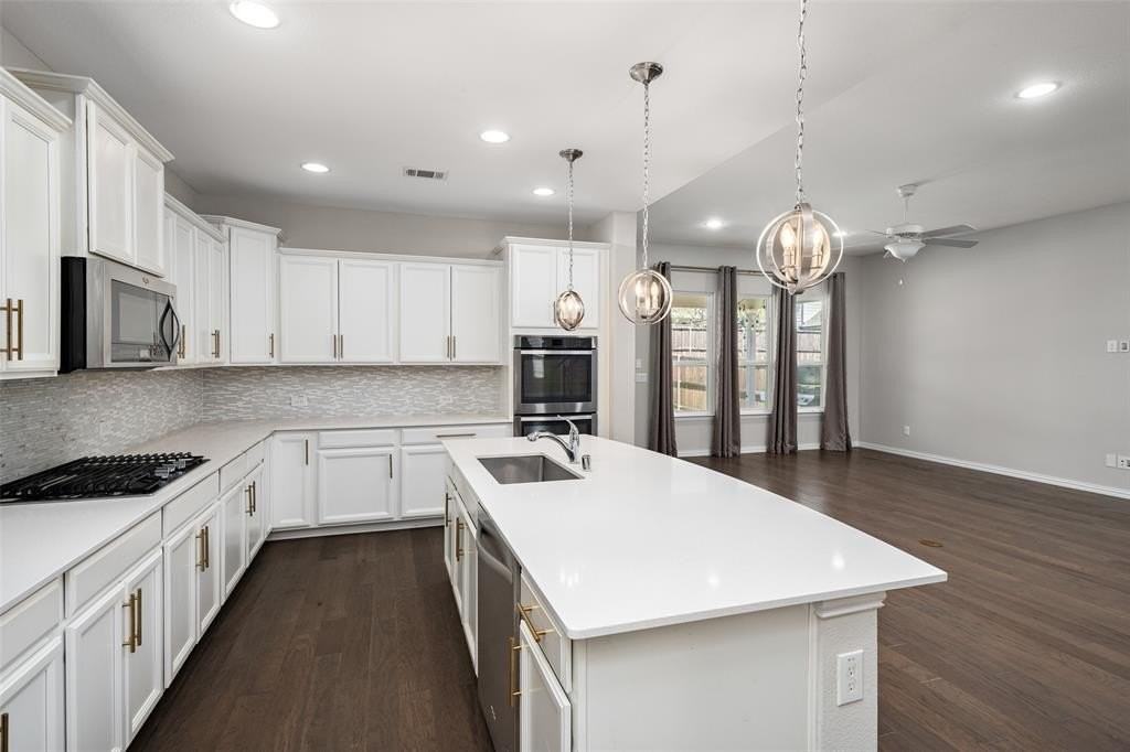 2401 Olivia Ln - Photo 6 of 18