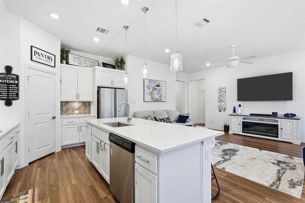 1864 Everglades Dr - Photo 3 of 4